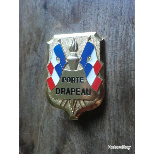 insigne porte drapeau  / mougeon  paris