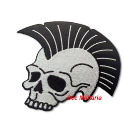 Patch brod&eacute; t&ecirc;te de mort Punk
