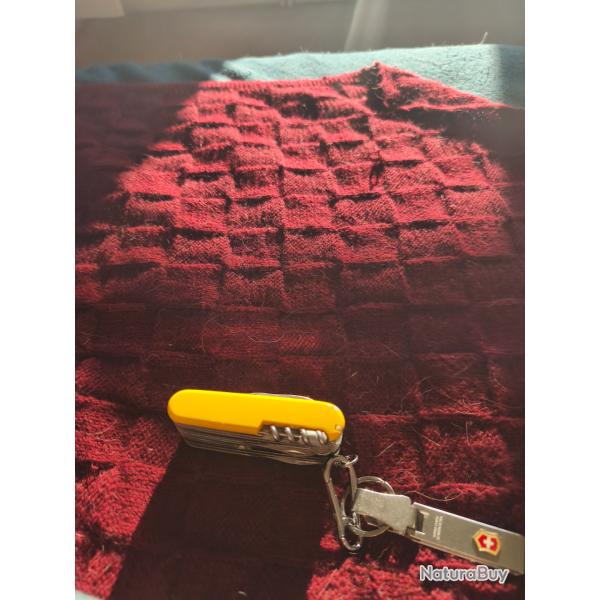 Couteau suisse XLT complet plaquette neuves 1 jaune et une verte