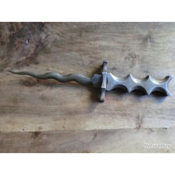 dague kriss  masse forgeron  3 ondulation lame a d�finir
