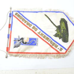 Ancien fanion Arm&eacute;e Fran&ccedil;aise 2 r&eacute;giment de Dragons, d&eacute;dicac&eacute;. Cond&eacute; Dragons