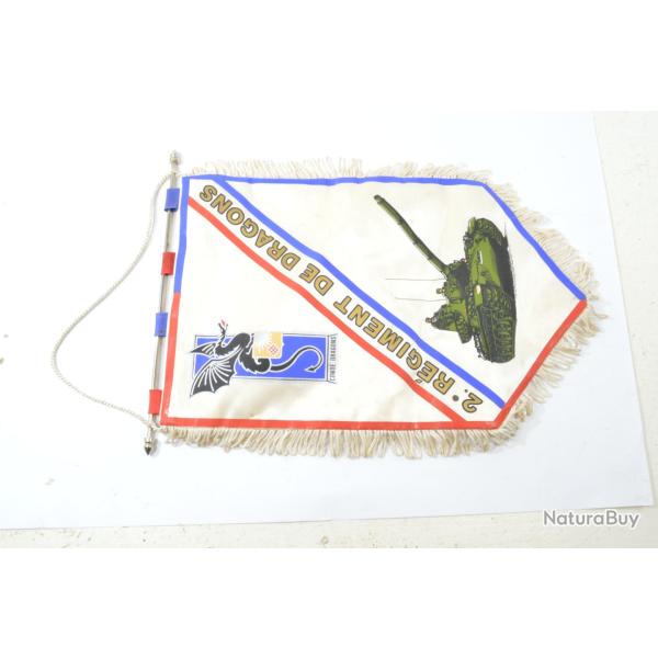 Ancien fanion Arm�e Fran�aise 2 r�giment de Dragons, d�dicac�. Cond� Dragons