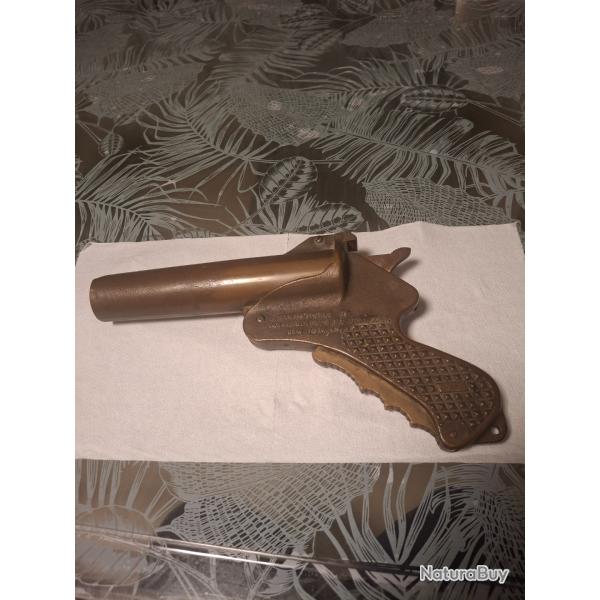 Ancien lance fus�e. Original U.S. WWII VK-M12 Van Karner Chemical Arms Corp.signal parachute