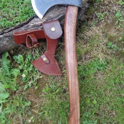 Hache De Viking Bj&ouml;rn Francisca Lame Acier Carbone Manche Bois Etui Cuir Fabrication Artisanale