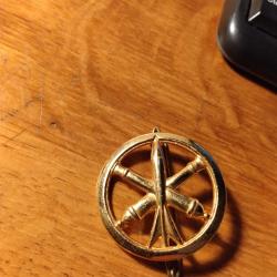 Insigne de b&eacute;ret artillerie Drago