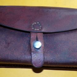 SUISSE :ETUI EN CUIR POUR CARTOUCHIERE DE L'ARMEE SUISSE , DATE 1967  FABRICANT DANS LE TAMPON