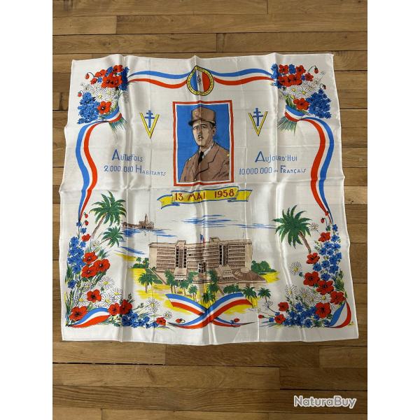 FOULARD PATRIOTIQUE GENERAL DE GAULLE
