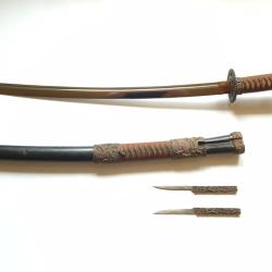 Sabre katana avec couteaux de fourreaux