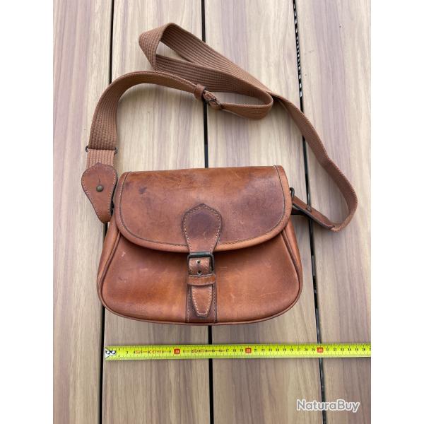 Sacoche cuir pour cartouches de marque �Alexandre Mareuil��