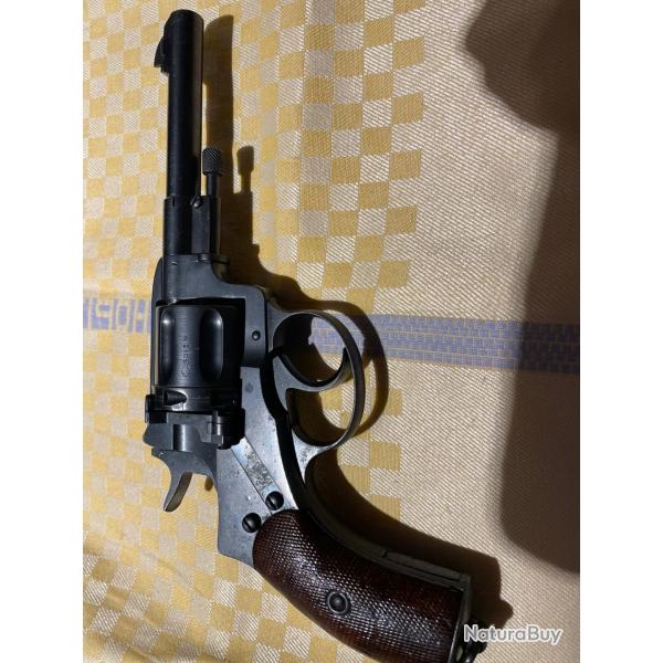 REVOLVER NAGANT 1898