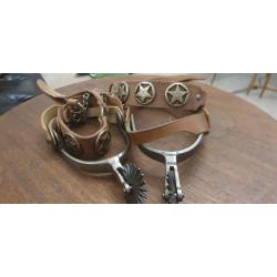 SUPERBE PAIRE D'EPERONS USA AVEC GROSSES LANI&Egrave;RES &Eacute;TOILES M&Eacute;TAL CUIVRE OU AUTRES, COMPLETS
