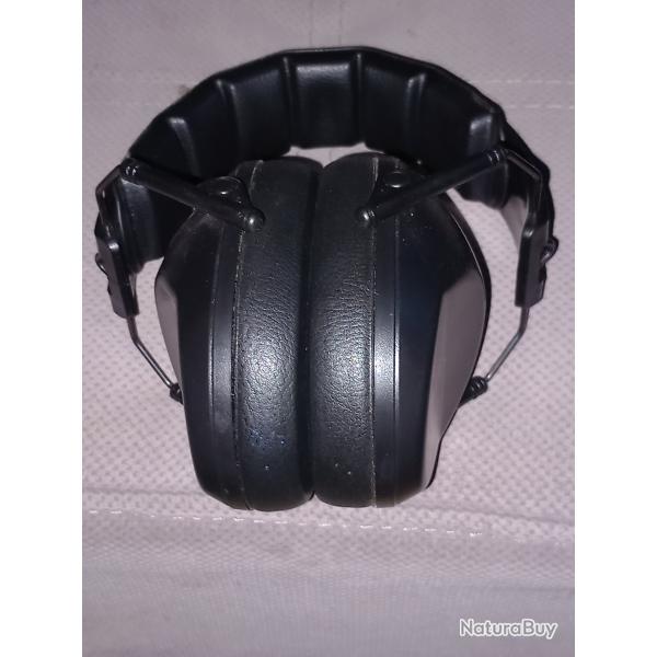 Vends casque anti-bruit tr�s peu servi . Valeur 70 � . Vendu 30 � . port offert .