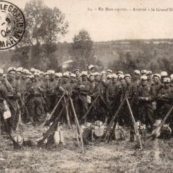 CPA - En Manoeuvres .- Arriv&eacute;e a la Grand 'Halte N&deg;4484