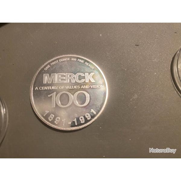 m�daille en argent comm�morative des 100 ans des laboratoire MERCK  ( ma r�f : 623 �� )