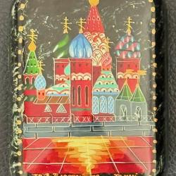 Boite laqu&eacute;e en bois