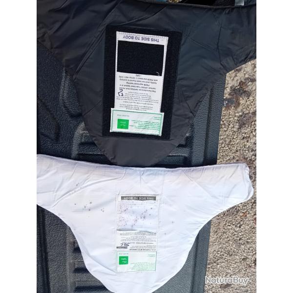 Ench�re A lot de 2 plaques balistiques contre les armes de poings et les lames 63/374 et 54/41