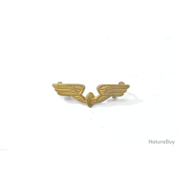 Ancien petit insigne de b�ret ou col en m�tal, roue et ailes. Aviateur, train, WW1 WW2 ou post...?
