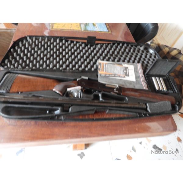 semi  auto calibre  12  magnum