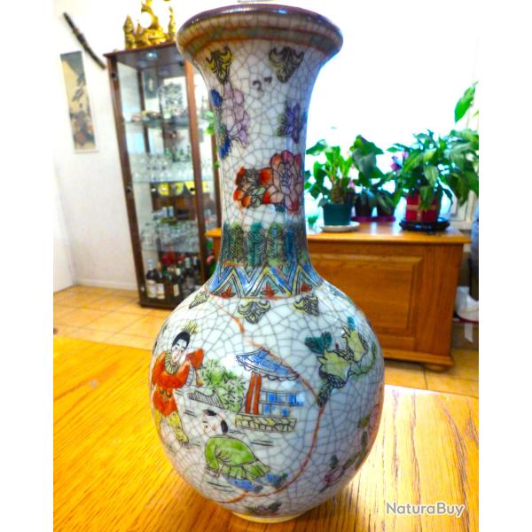 SUPERBE VASE EN FA�ENCE CRAQUELEE CHINOISE,  AVEC MOTIFS D'ENFANTS JOUANTS - OBJET D'ART ESTAMPILLE