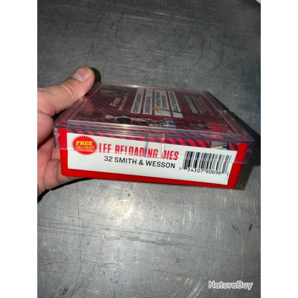 JEU D'OUTILS DE RECHARGEMENT LEE  CALIBRE  32 S&W COMPLET AVEC SON SHELL HOLDER