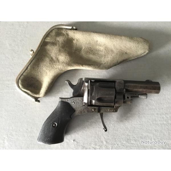 Jolie petit BULLDOG en 320, 5 coups Cat�gorie D