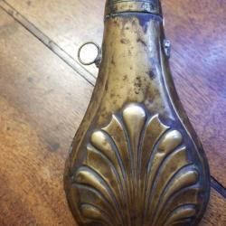 poire &agrave; poudre ancienne en laiton vide