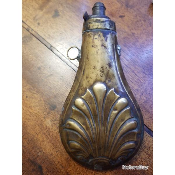poire � poudre ancienne en laiton vide