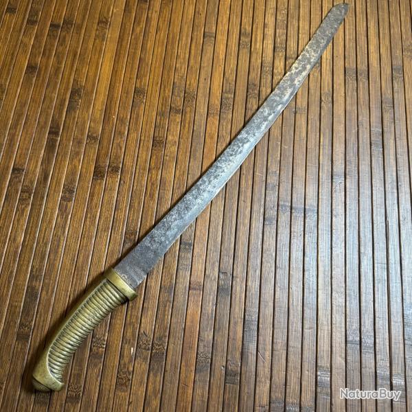 SABRE SUR UN BRIQUET MODIFI�