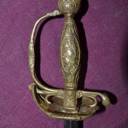 Belle Ep&eacute;e d'officier &eacute;poque Louis XVI lame grav&eacute;e.