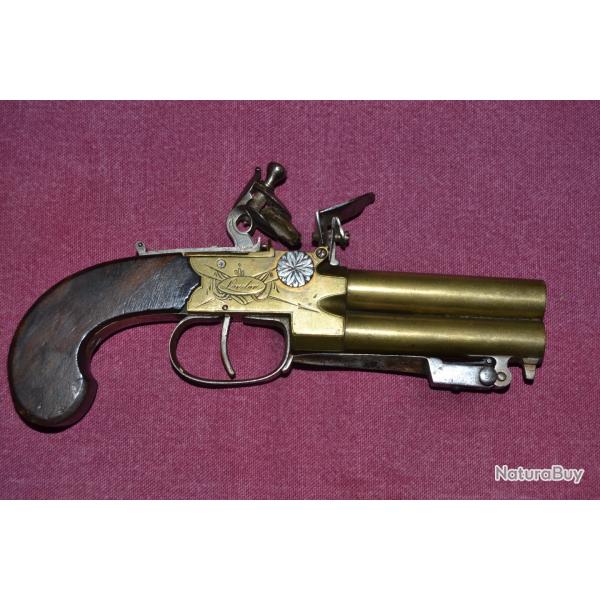 Pistolet � silex double de marine en bronze � baionnette lan�ante