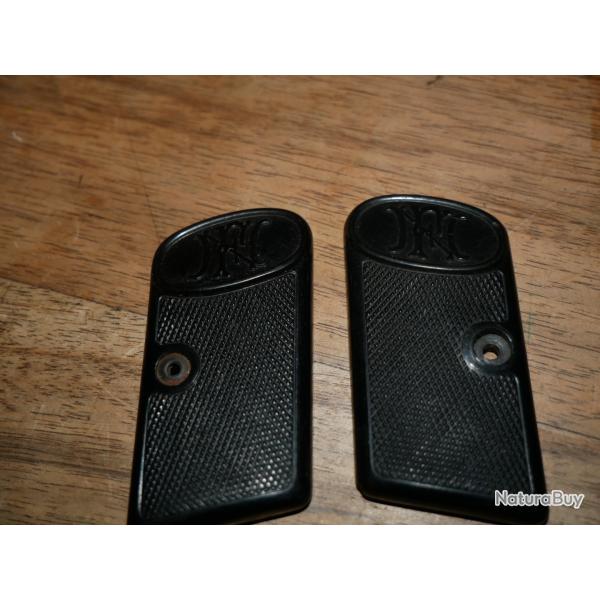 Paire de plaquettes tardives de pistolet BROWNING 1906 en 6.35mm