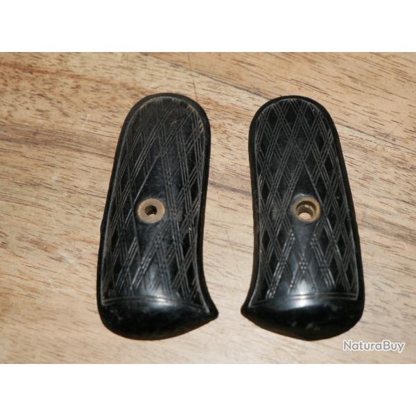 Paire de plaquettes de revolver BOSSU mod�le de taille moyenne (8mm, 380, 7.65mm)