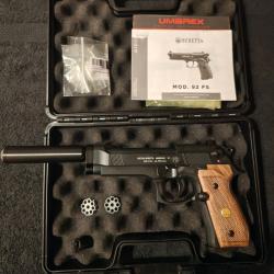 UMAREX BERETTA 92FS  4.5mm diabolo finition noir crosse bois +adaptateur et mod&eacute;rateur de son