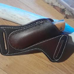 Etui &agrave; couteau cuir.