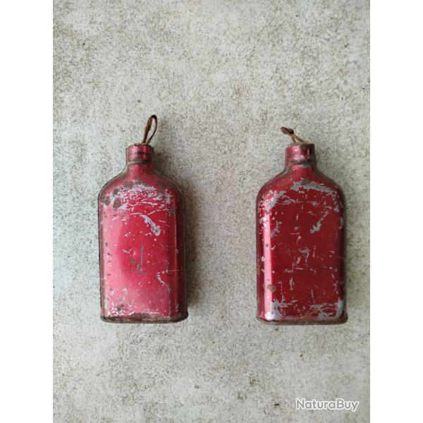 Lot de deux poires � poudre en m�tal - vide