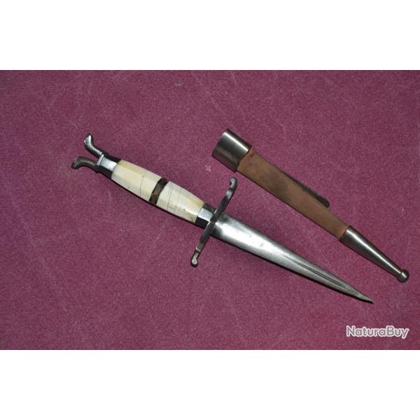 Dague de matelot ou chien de mer manche en os 19 �me