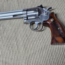 Le p&egrave;re No&euml;l s'appelle Smith & Wesson ! Revolver S&W mod. 617 - 22LR - 6" Inox - 6 cps - ADF-BJ076