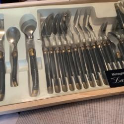 Couteaux et ustensiles de la table francaise