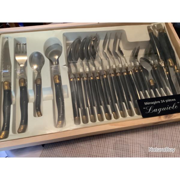 Couteaux et ustensiles de la table francaise