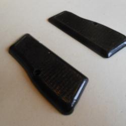 PAIRE DE PLAQUETTES EN PLASTIQUE BRUN POUR PISTOLET GP 35