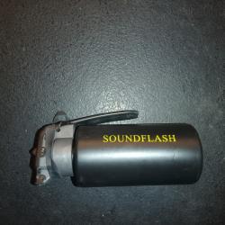 Grenade Airsoft Gaz CO 2 a cuill&egrave;re Flash bang 100 DB + coques et recharge CO2