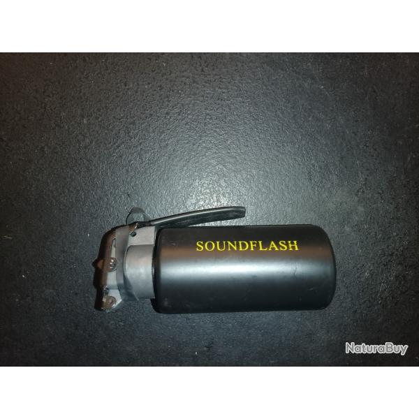 Grenade Airsoft Gaz CO 2 a cuill�re Flash bang 100 DB + coques et recharge CO2