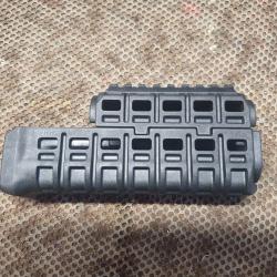 ensemble garde main DLG TACTICAL en polym&egrave;re haute r&eacute;sistance avec fixation M LOK et rail picatinny