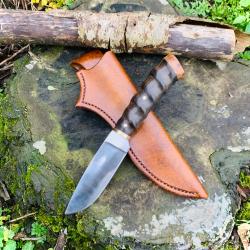 couteau de chasse d'artisan , corne d'antilope / loupe de thuyas / acier carbone 1070