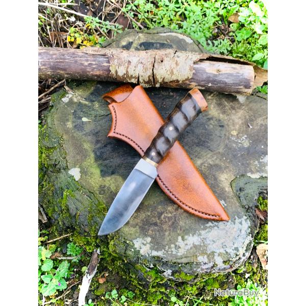 couteau de chasse d'artisan , corne d'antilope / loupe de thuyas / acier carbone 1070