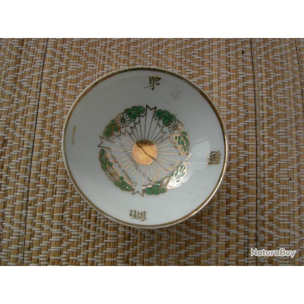 Coupelle a sak� japonaise WW2 de l'Ordre du Soleil Levant .