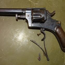 Revolver Bodeo Mod&egrave;le 1889 (vers 1890) - Neutralis&eacute; artisanalement - Beau bronzage d'origine - D&eacute;co