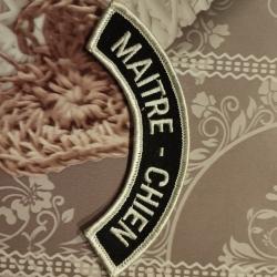 &Eacute;cusson ma&icirc;tre chien &agrave; broder