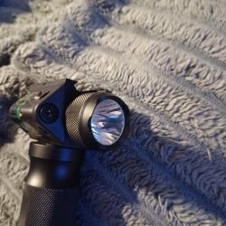 Poign&eacute;e umarex  pour rail 11mm laser vert + lampe 750 lumens, servi 2 fois