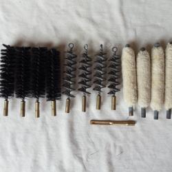 Lot de 13 &eacute;couvillons ( acier ,crin, laine ,chiffon )en calibre 28.